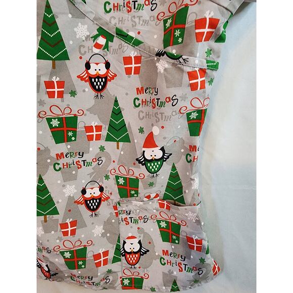 SERENE UNIFORMS Gray Christmas Owls and Snowflakes Scrubs Top SZ LARGE - Picture 3 of 6